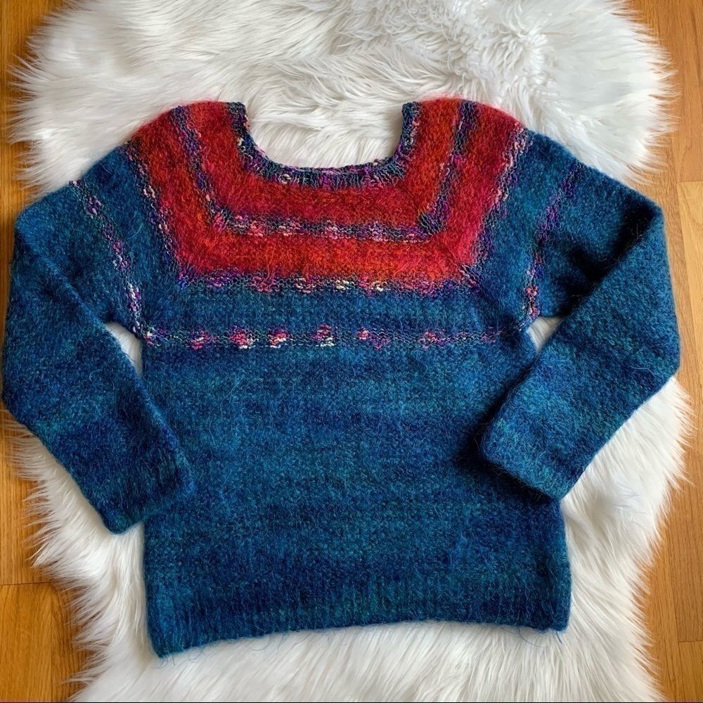 Women’s Beautiful Hand Woven Sweater Size Small